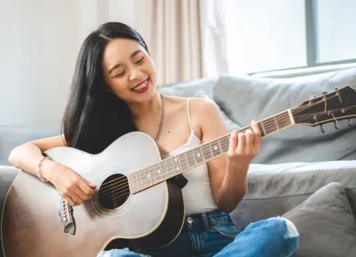 シンガーソングライター：SHUUUU